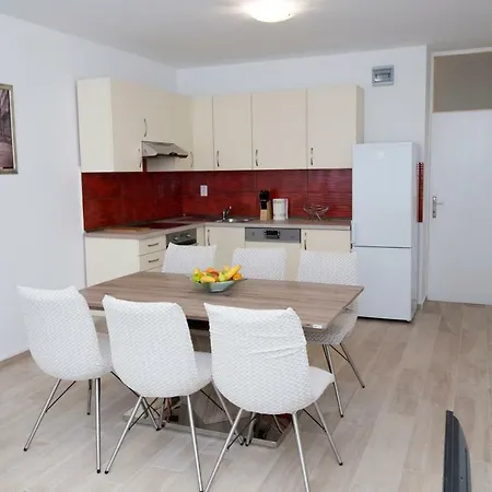 Put Plokita Smilja Apartment Split